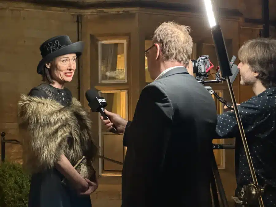 Amanda Interview Desktop 900