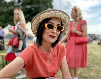 Amanda Glasses 385 Web Mobile